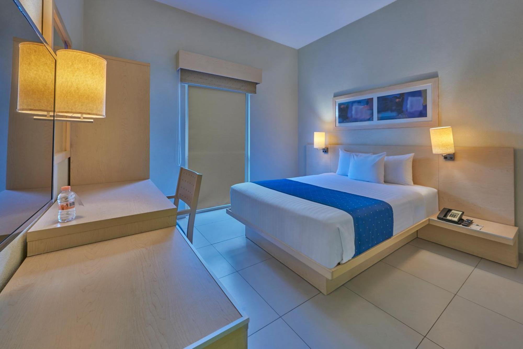 City Express By Marriott Плая дел Кармен Екстериор снимка