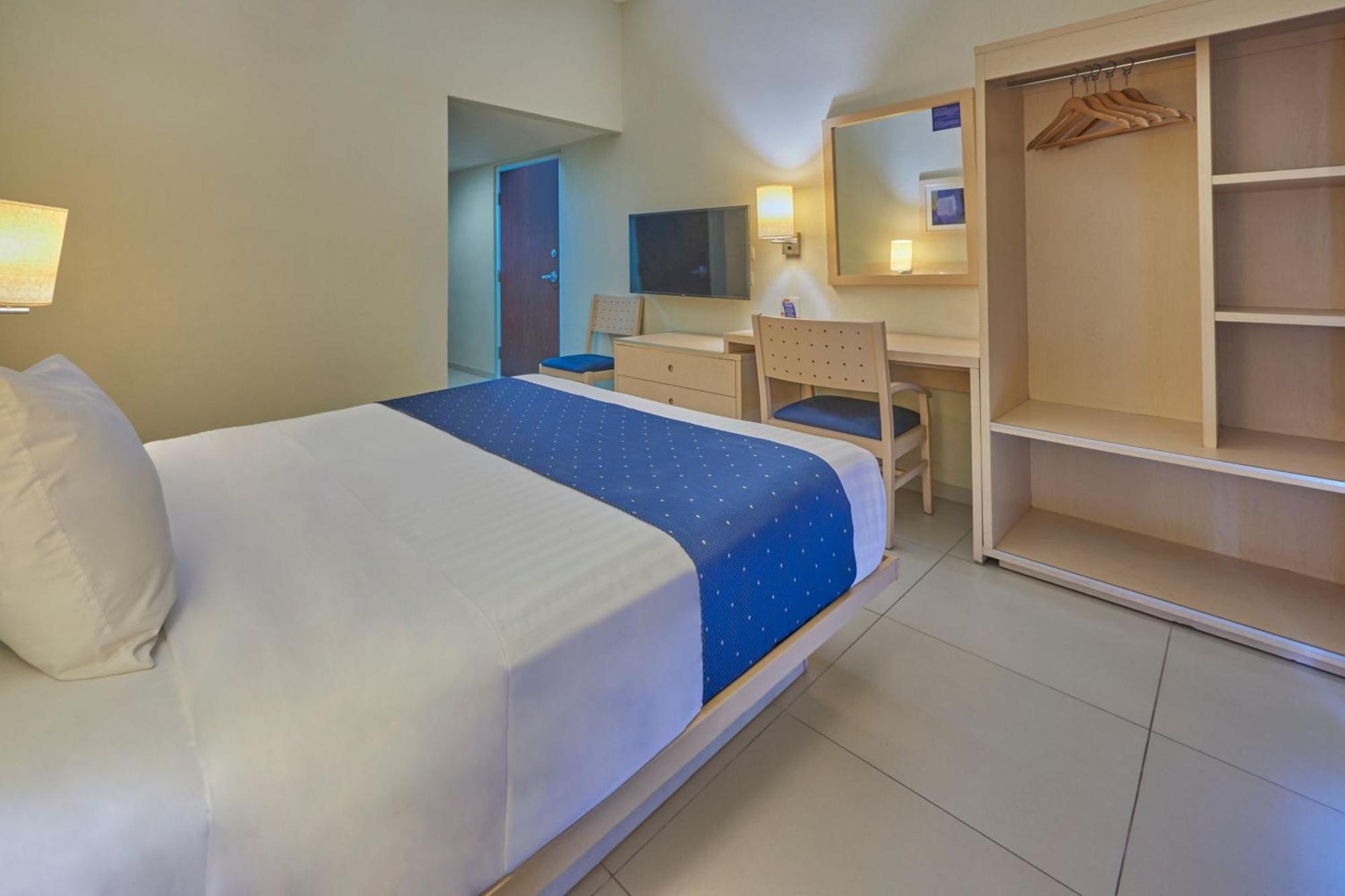 City Express By Marriott Плая дел Кармен Екстериор снимка